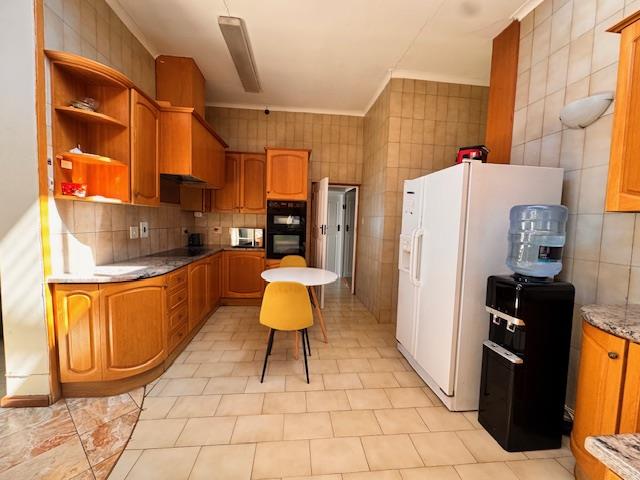 To Let 4 Bedroom Property for Rent in Sea Point Western Cape